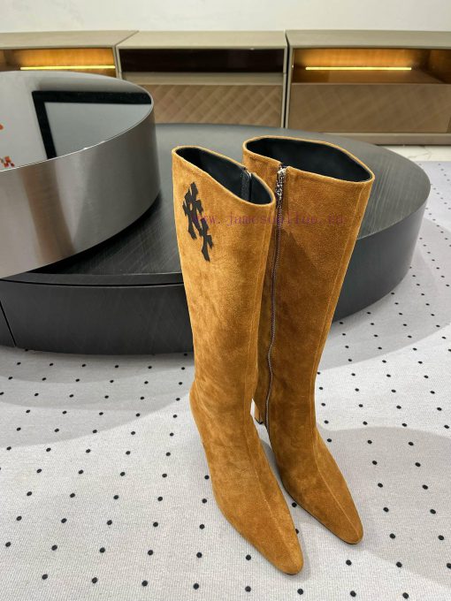 𝒄𝒉𝒓𝒐𝒎𝒆𝒉𝒆𝒂𝒓𝒕𝒆𝟐𝟒𝑭𝑾 New explosive modelsFabric made of cow suedeInner sheepskinLeather soleElegysth8c3r