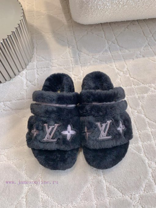 Couple styleLouis Vuitton's new embroidered fur slippers for men and women are versatile andvssqd0aj - Image 2