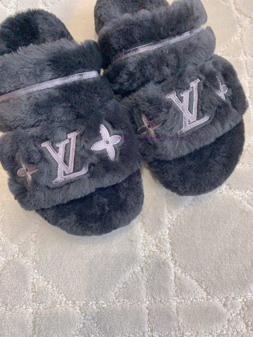 Couple styleLouis Vuitton's new embroidered fur slippers for men and women are versatile andvssqd0aj - Image 5