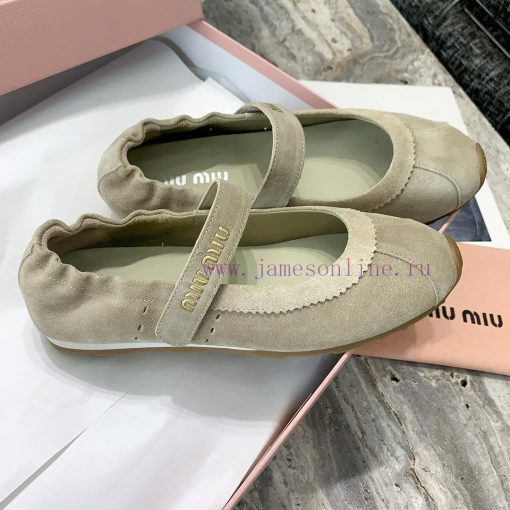 Miu Miu's new runway style Mary Jane shoes can be paired with minimalist, retro, and artistifoquhlu4 - Image 5