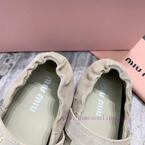 Miu Miu's new runway style Mary Jane shoes can be paired with minimalist, retro, and artistifoquhlu4 - Image 8