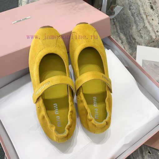 Miu Miu's new runway style Mary Jane shoes can be paired with minimalist, retro, and artisti6a9pnf67 - Image 6