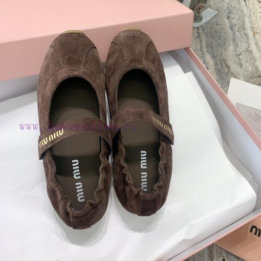 Miu Miu's new runway style Mary Jane shoes can be paired with minimalist, retro, and artisti7kbepox7 - Image 5