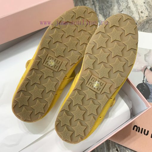 Miu Miu's new runway style Mary Jane shoes can be paired with minimalist, retro, and artisti6a9pnf67 - Image 9