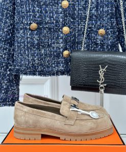 Top versionHermes Classic H-Button loafersSuper versatile shoe design with a delicate and wex9edyy7o