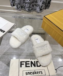 two ⃣ 0 ⃣ two ⃣ four ⃣ New Fendi FENDI flat wool slippers for autumn and winter, featuring rew8dz9lj
