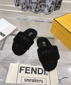 two ⃣ 0 ⃣ two ⃣ four ⃣ New Fendi FENDI flat wool slippers for autumn and winter, featuring rqa58ap7i
