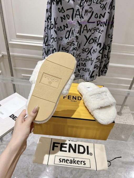 two ⃣ 0 ⃣ two ⃣ four ⃣ New Fendi FENDI flat wool slippers for autumn and winter, featuring rew8dz9lj - Image 10