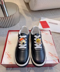 Roger Vivie's new cartoon white shoes with super cute cartoon avatars look great on the feet0pflgudk