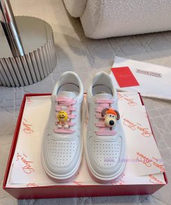 Roger Vivie's new cartoon white shoes with super cute cartoon avatars look great on the feetryr2zgaf