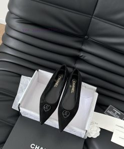 Chanel 25C new heart-shaped buckle pointed single shoeIt's hard not to love the stunning Mardd3zmrto
