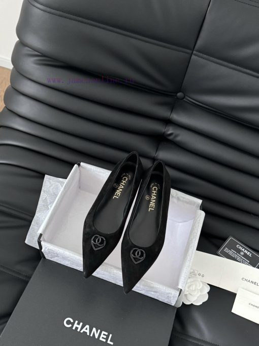 Chanel 25C new heart-shaped buckle pointed single shoeIt's hard not to love the stunning Mardd3zmrto