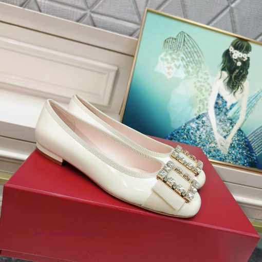 The 2024 RVRoger Vivier draws inspiration from the Belle Vivier collection, The Tr è s Vivie1t5l3ju4 - Image 2