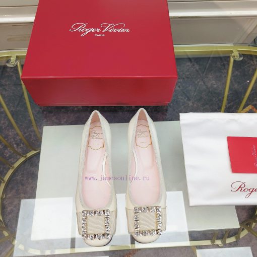 The 2024 RVRoger Vivier draws inspiration from the Belle Vivier collection, The Tr è s Vivie1t5l3ju4 - Image 3