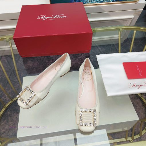 The 2024 RVRoger Vivier draws inspiration from the Belle Vivier collection, The Tr è s Vivie1t5l3ju4 - Image 6