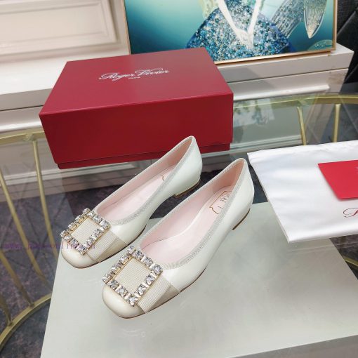 The 2024 RVRoger Vivier draws inspiration from the Belle Vivier collection, The Tr è s Vivie1t5l3ju4 - Image 7