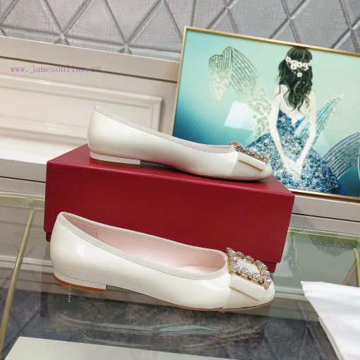 The 2024 RVRoger Vivier draws inspiration from the Belle Vivier collection, The Tr è s Vivie1t5l3ju4 - Image 8
