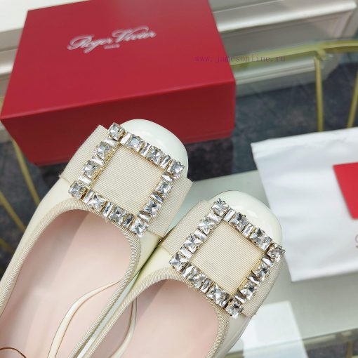 The 2024 RVRoger Vivier draws inspiration from the Belle Vivier collection, The Tr è s Vivie1t5l3ju4 - Image 9