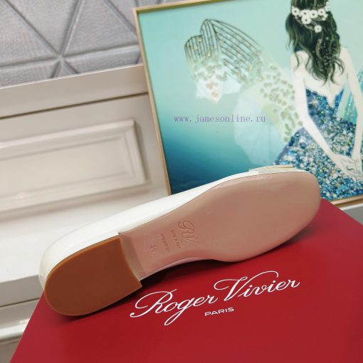 The 2024 RVRoger Vivier draws inspiration from the Belle Vivier collection, The Tr è s Vivie1t5l3ju4 - Image 10