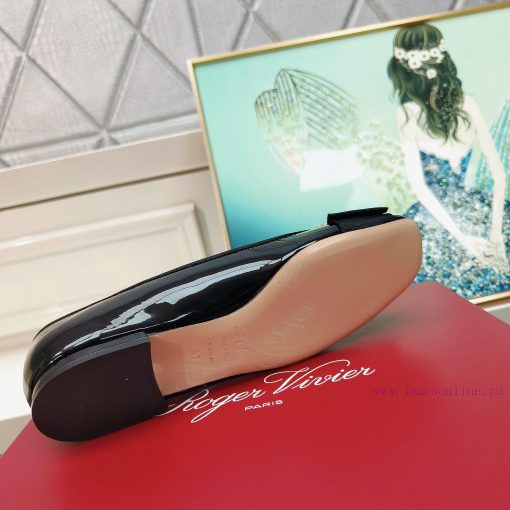 The 2024 RVRoger Vivier draws inspiration from the Belle Vivier collection, while the Tr è sv8kx8qtu - Image 10