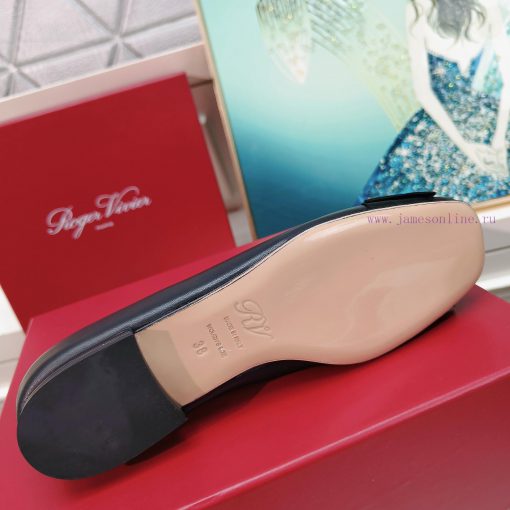 The 2024 RVRoger Vivier draws inspiration from the Belle Vivier collection, The Tr è s Vivielgic3mhj - Image 10