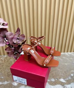 -- New Warren——————2024 Top Valentino Paris Fashion Show Launch Valentino Thick Heel Rivetedt98brqxc
