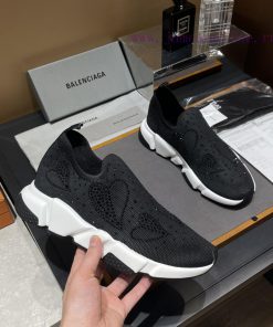 Balenciaga's sparkling single shoes are the world's first, and INS Weibo magazine has explodqq40pebq