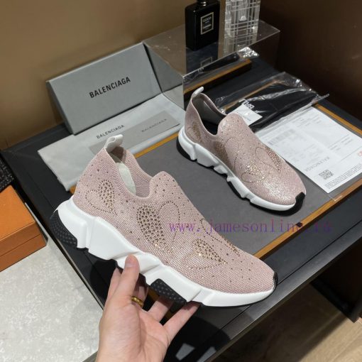 Balenciaga's sparkling single shoes are the world's first, and INS Weibo magazine has explodh37nnldg