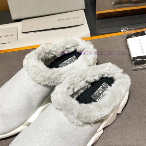 BALENCIAGA, Chinese yuan, due to the gradually decreasing temperature, there has been a trenp9ixwqei - Image 4