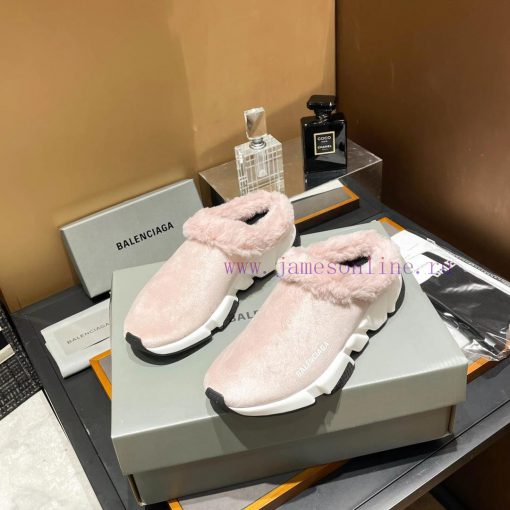 BALENCIAGA, Chinese yuan, due to the gradually decreasing temperature, there has been a trencn02vwwo - Image 9
