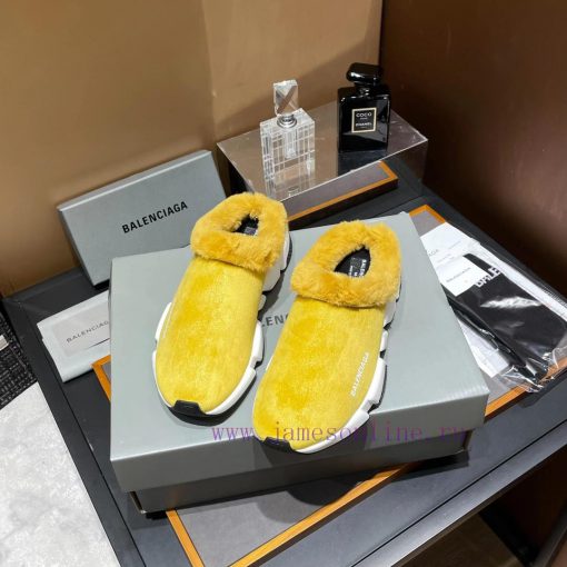 BALENCIAGA, Chinese yuan, due to the gradually decreasing temperature, there has been a trenrpgyjn6c - Image 9