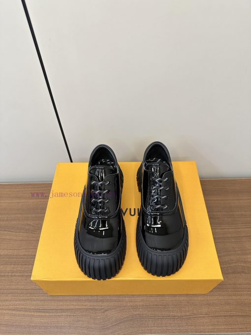 LOUIS VUITTON LV loafers retro unisex style single shoesClassic embossed retro fashion super6j3gbwkd