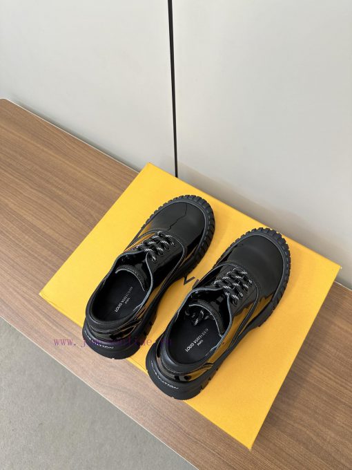 LOUIS VUITTON LV loafers retro unisex style single shoesClassic embossed retro fashion super6j3gbwkd - Image 10