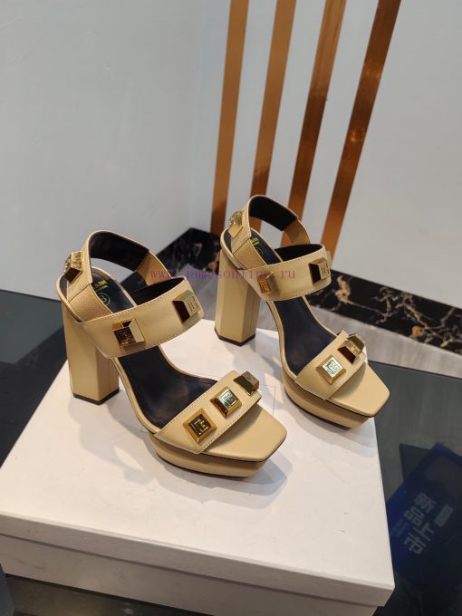 Out, 𝘽𝙖𝙡 * 𝙖𝙞𝙣 Balmain 2023 Spring/Summer Fashion Show Hentian High Water Platform SandalsBr91vnb7px - Image 3