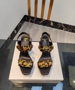 Out, Balmain autumn/winter 2023 runway fashion hate sky high waterproof platform sandals,Brawrovq2uv