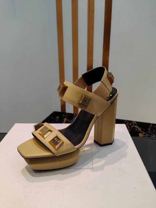Out, 𝘽𝙖𝙡 * 𝙖𝙞𝙣 Balmain 2023 Spring/Summer Fashion Show Hentian High Water Platform SandalsBr91vnb7px - Image 10