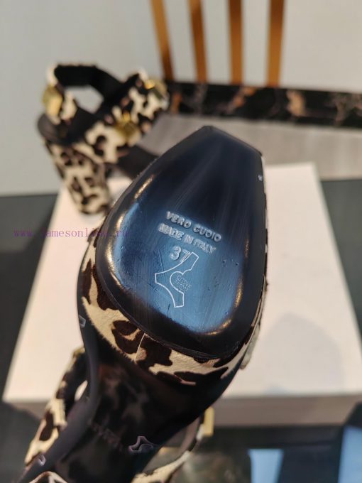 Out, Balmain autumn/winter 2023 runway fashion hate sky high waterproof platform sandals,Bra8xvbmt0r - Image 7