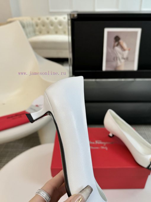 Salvatore Ferragamo 25 Early Spring Collection New Product Iconic Bow Hardware Buckle Thick k9y6md8t - Image 6