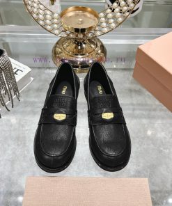 The newly released flat bottomed coin loafers by miumiu in spring are worth recommending wit29enq6g2