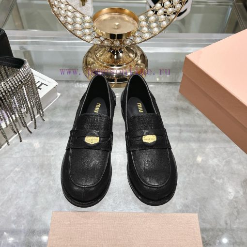 The newly released flat bottomed coin loafers by miumiu in spring are worth recommending wit29enq6g2