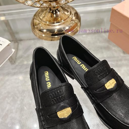 The newly released flat bottomed coin loafers by miumiu in spring are worth recommending wit29enq6g2 - Image 8