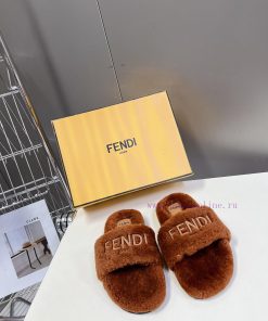 FENDI's new autumn and winter fur mop is an essential item every autumn and winter. Not onlydhdodp4h