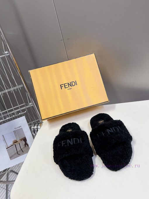 FENDI's new autumn and winter fur mop is an essential item every autumn and winter. Not onlytcl9512k