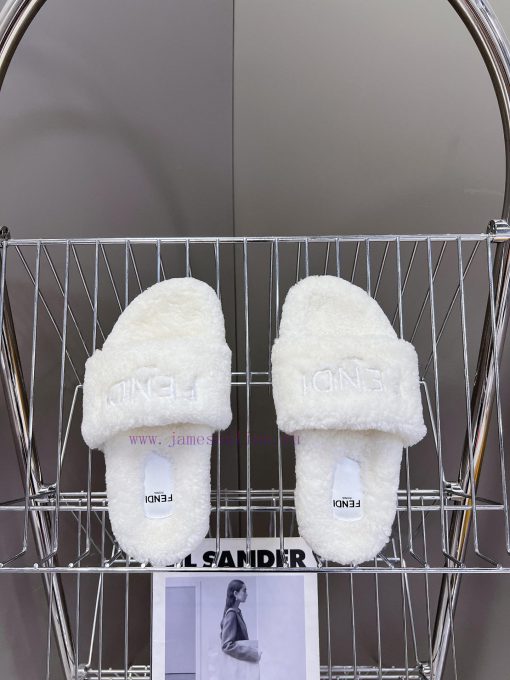 FENDI's new autumn and winter fur mop is an essential item every autumn and winter. Not onlyhccxl747 - Image 7