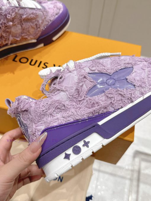 Men's styleThe LV skate tassel sneakers feature floral patterns on denim fabric, giving a viv6c6wz59 - Image 9