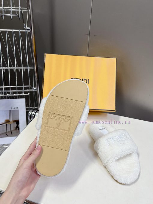 FENDI's new autumn and winter fur mop is an essential item every autumn and winter. Not onlyhccxl747 - Image 10