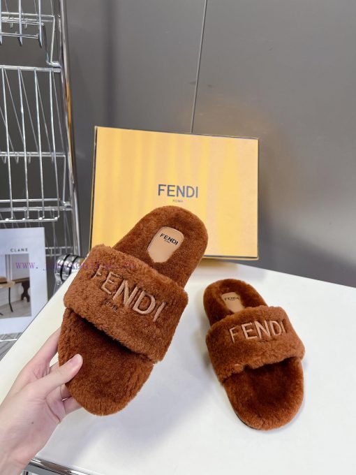 FENDI's new autumn and winter fur mop is an essential item every autumn and winter. Not onlydhdodp4h - Image 5