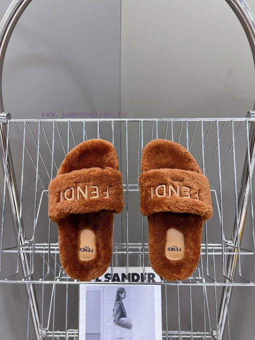 FENDI's new autumn and winter fur mop is an essential item every autumn and winter. Not onlydhdodp4h - Image 7