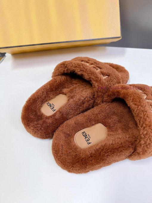 FENDI's new autumn and winter fur mop is an essential item every autumn and winter. Not onlydhdodp4h - Image 8