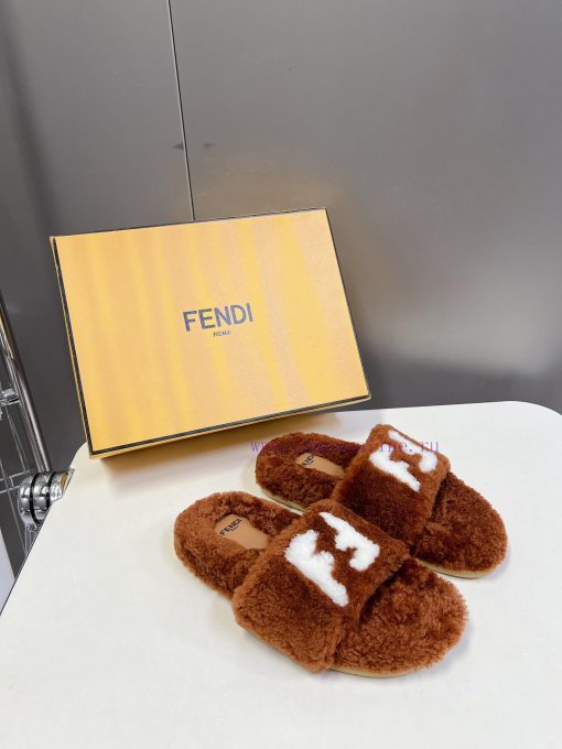FENDI's new autumn and winter fur mop is an essential item every autumn and winter. Not onlyfyklfk16 - Image 3